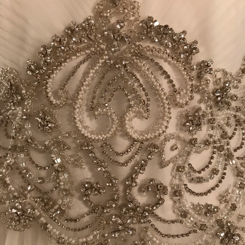 Used Christian Wu wedding dress - Picture 4 of 8